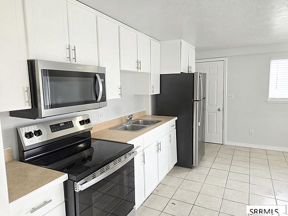 4th image of 3844 Jason Ave