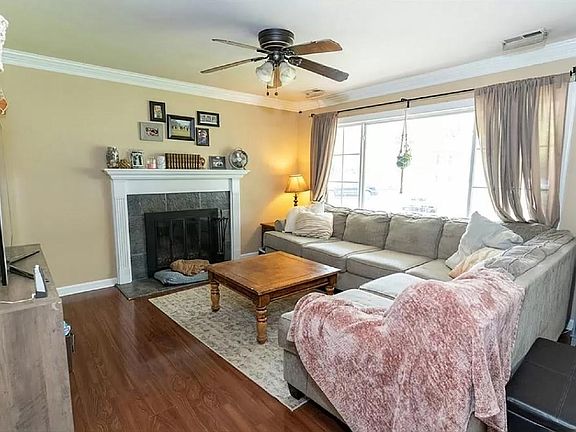 3rd image of 112 Davis Dr