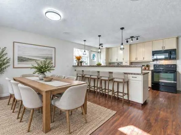 3103A E 38th St SW, Calgary, AB T3E 3G4