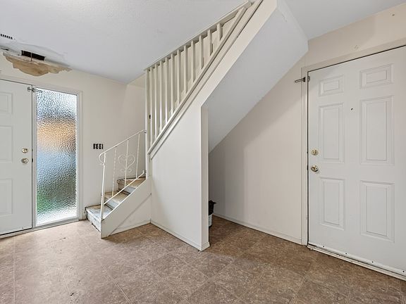 2nd image of 1037 Dundas St