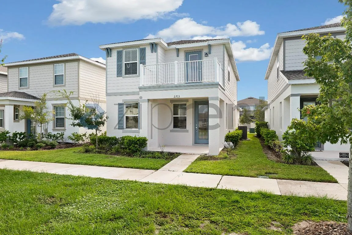 3 bed, 2.5 bath, 2292 sqft, $2,025 — Photo 2