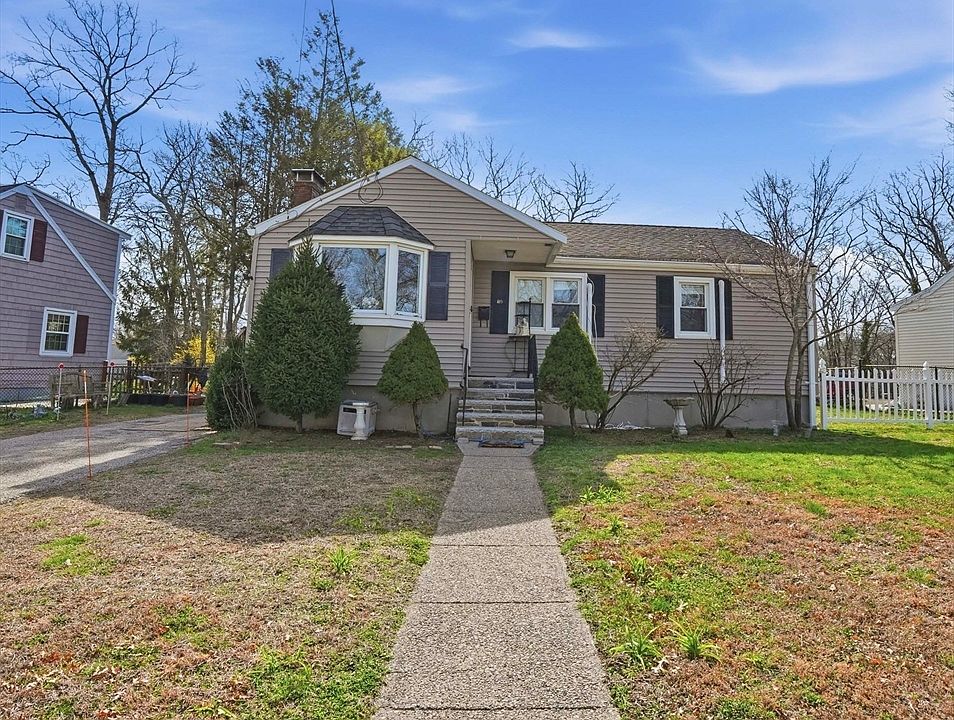 1st image of 85 Russ St