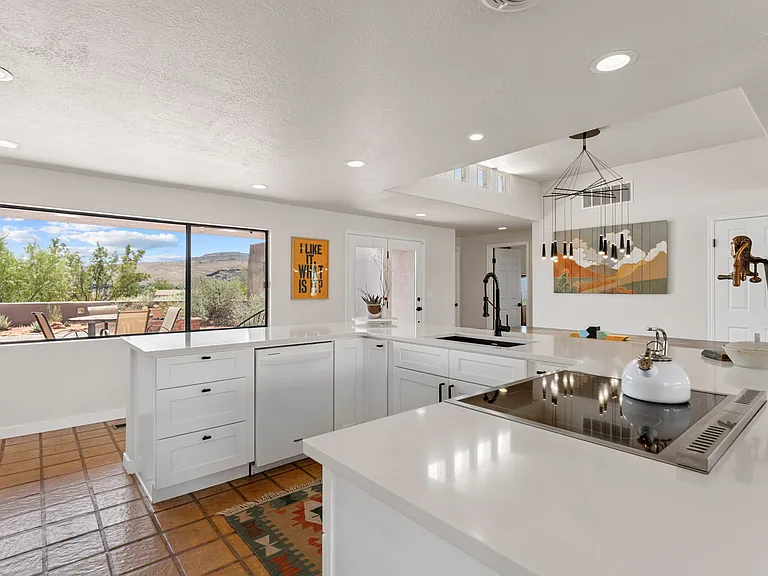 1411 W Sandhill Cir — Photo 14