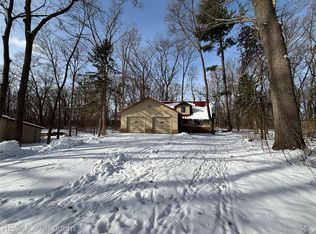 11095 Hibner Rd, Hartland, MI 48353