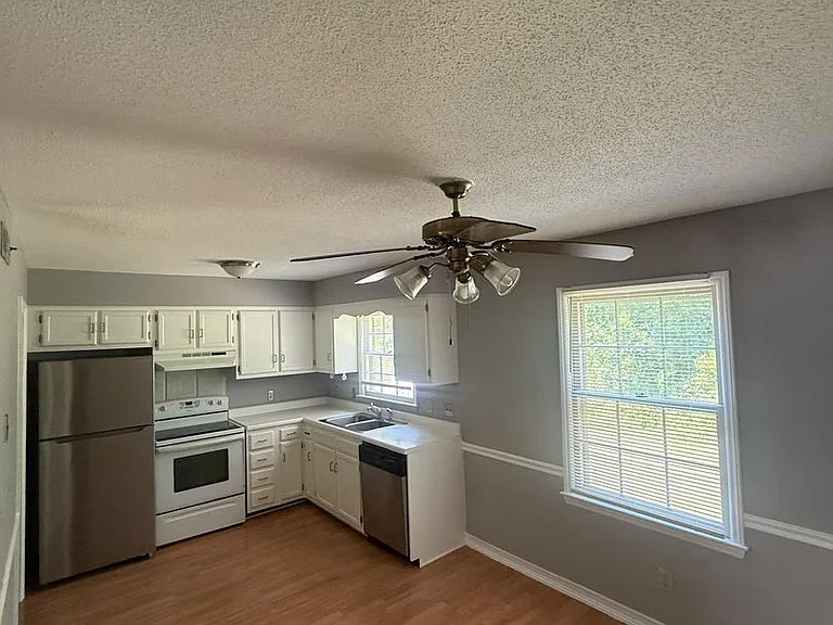 4704 Lawndale Dr #B — Photo 6