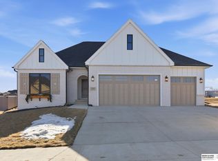 12401 Fenwick St, Papillion, NE 68046
