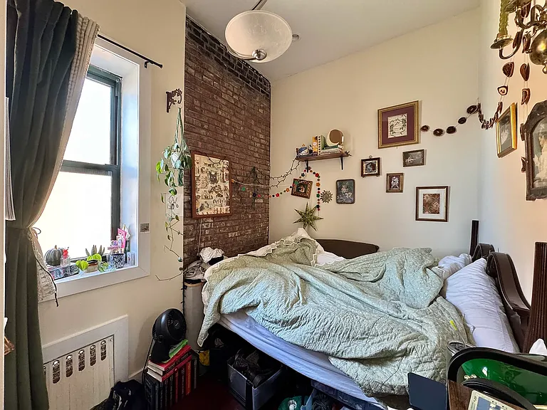 120 Grattan St #2R — Photo 3