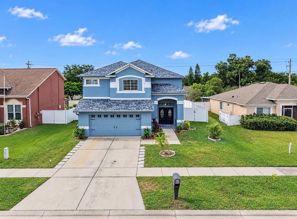 5 bed, 2.5 bath, 2413 sqft, $2,500 — Photo 1
