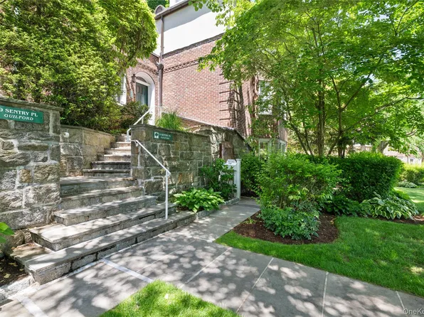 9 Sentry Place #TR, Scarsdale, NY 10583