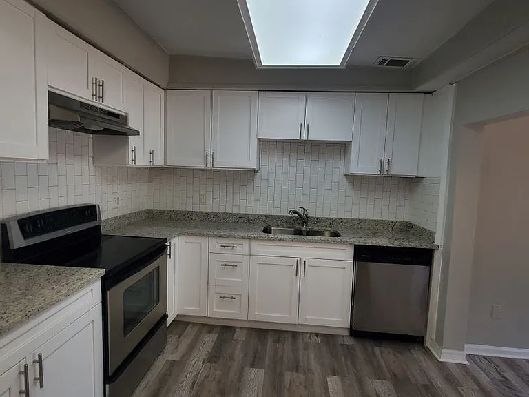 1564 Scott St — Photo 28