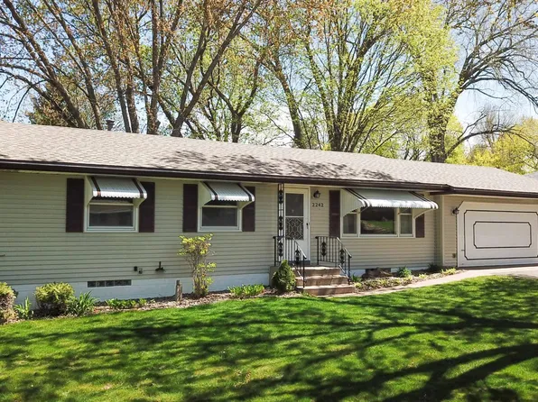 2242 Craig Pl, Saint Paul, MN 55109