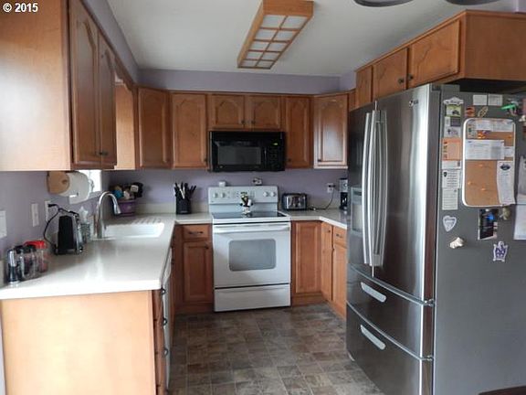 2nd image of 860 NE Josephine St