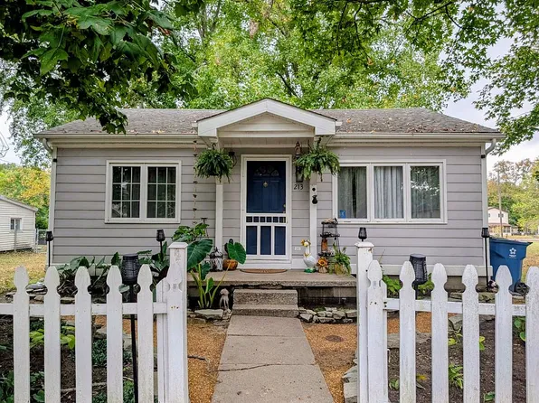 213 S Walnut St, De Soto, IL 62924