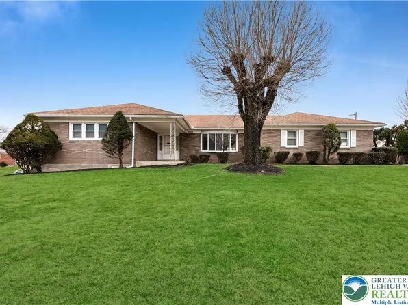 3922 Oakhurst Dr, Center Valley, PA 18034