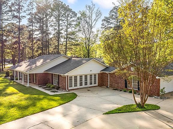 2nd image of 3 Holly Ridge Dr