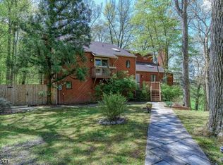 5 Fawn Ridge Rd, Lebanon, NJ 08833