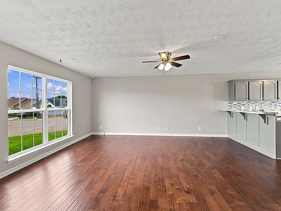 5th image of 303 Bandera Ln