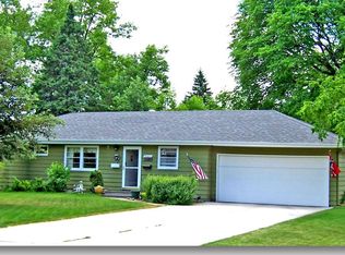507 Campbell Dr, Grand Forks, ND 58201
