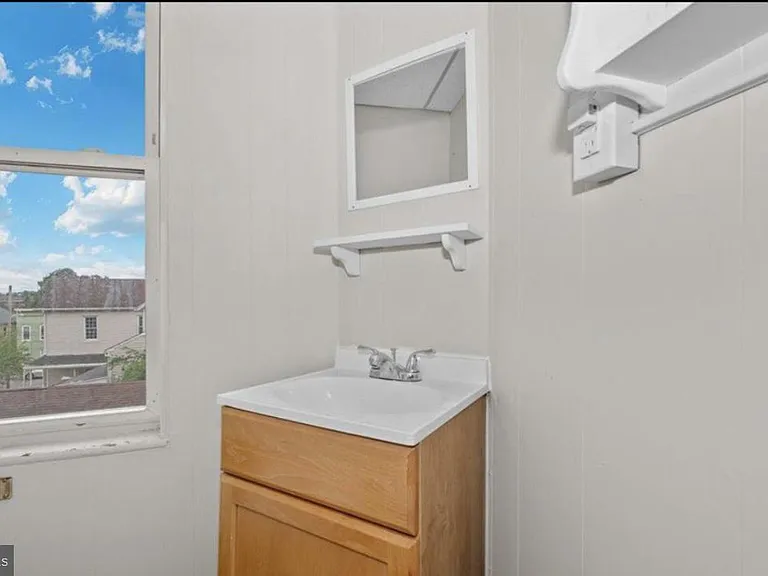 118 Independence St — Photo 5