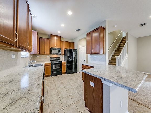 4th image of 2607 Green Leaf Way