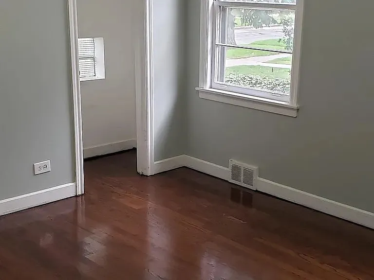 128 Morris Ave — Photo 7