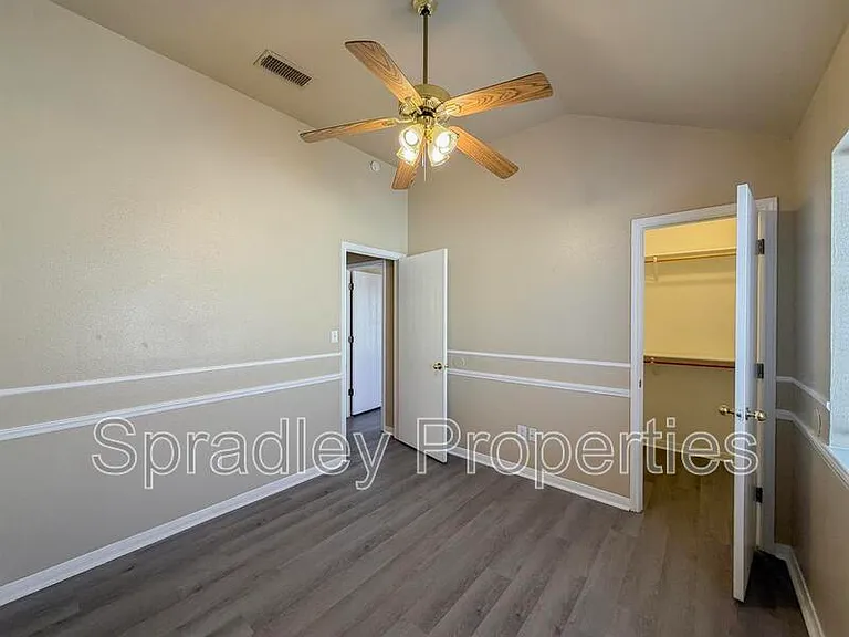 217 Meadowbrook Dr — Photo 8