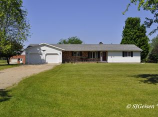 6425 N Whites Bridge Rd, Belding, MI 48809