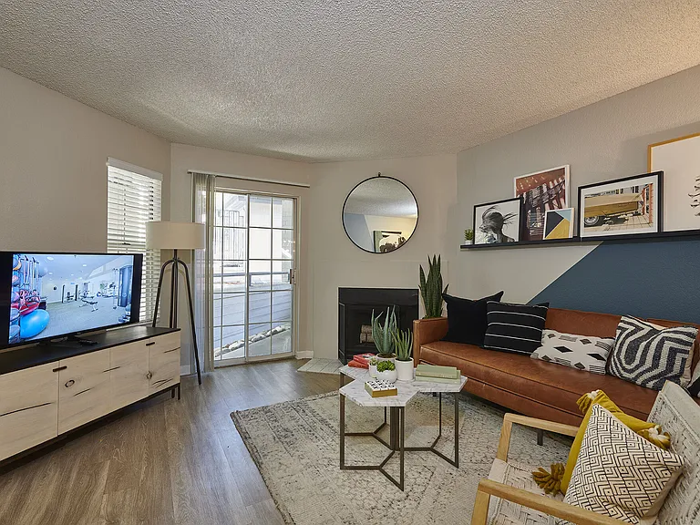 Village Creek Apartments — Photo 4