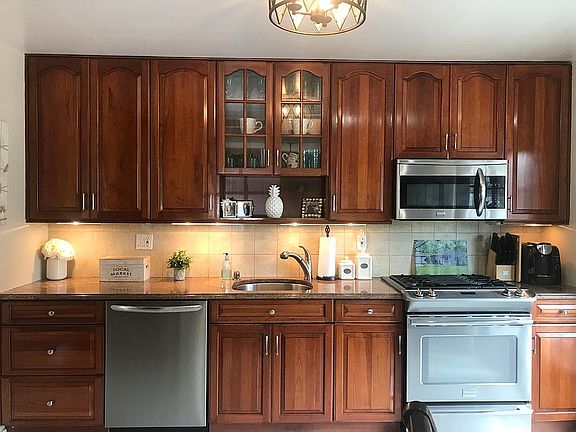 4th image of 24 Atwater Pl