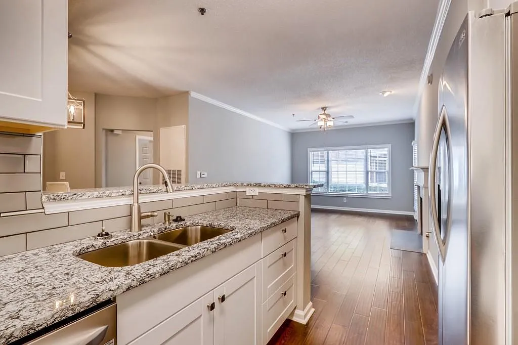 2 bed, 1187 sqft, $2,100 — Photo 4