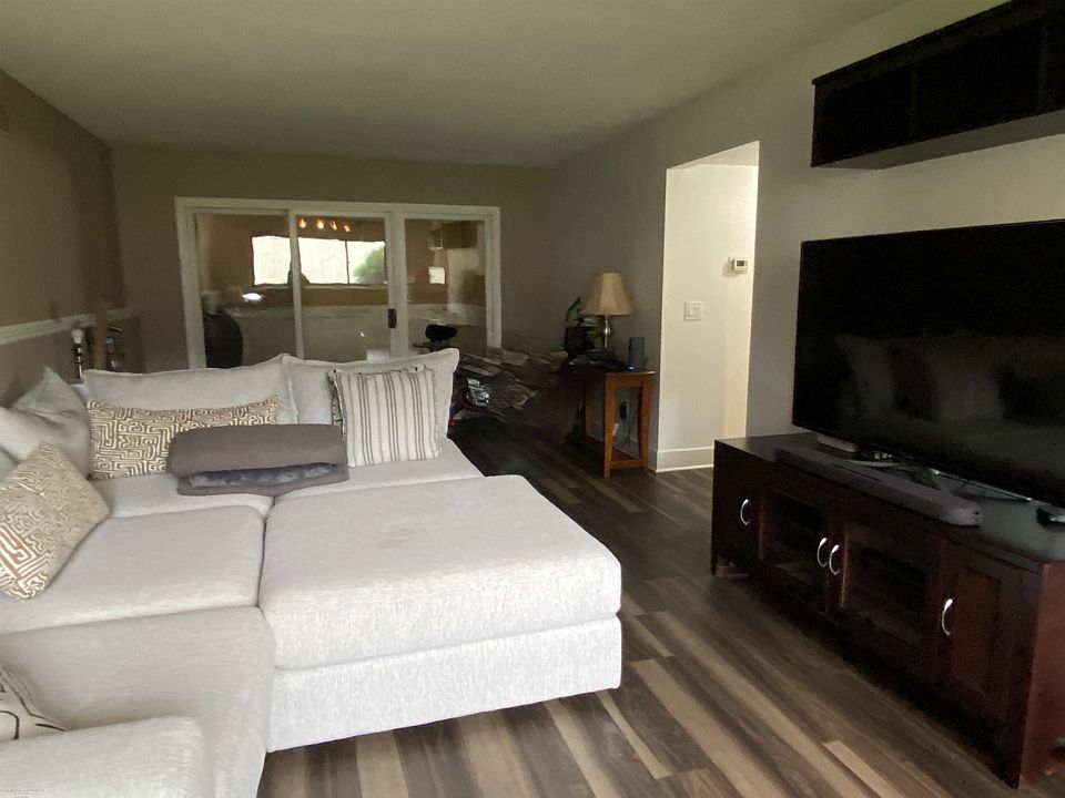 42378 Lochmoor St, photo 7