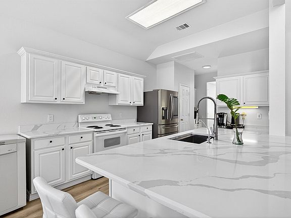 4th image of 7900 Rushmore Rd