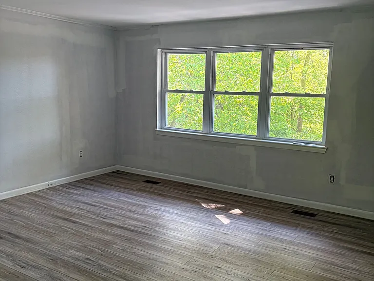 Bedroom 1 (with Bathroom)