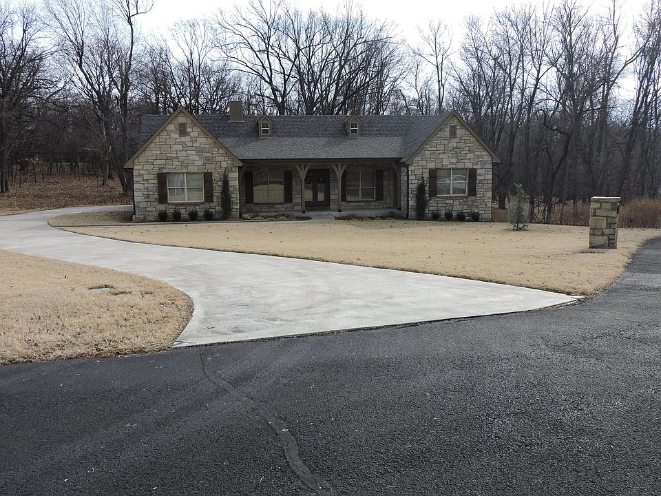 2nd image of 451307 Blue Grouse Ln
