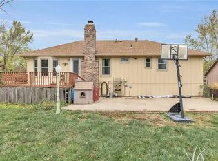 6131 Greenwood St, Shawnee, KS 66216