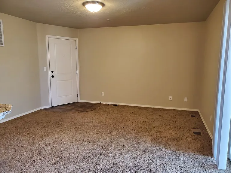 1535 W Alexandra Ln — Photo 4
