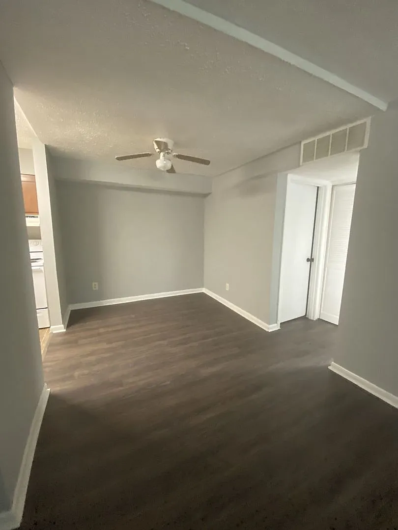 1728 Chester Rd Apartments — Photo 4