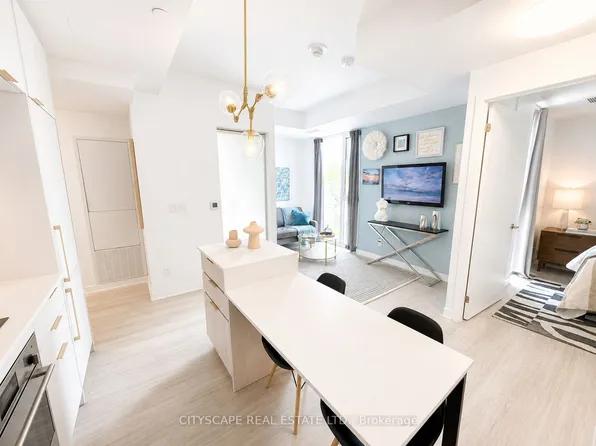 185 Alberta Ave #506, Toronto, ON M6C 0A5