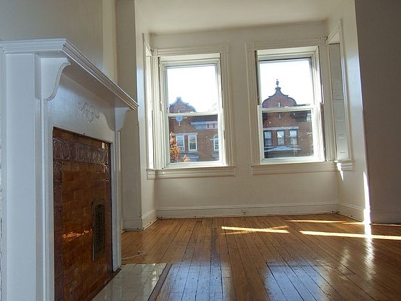 3rd image of 2823 Saint Paul St APT 2