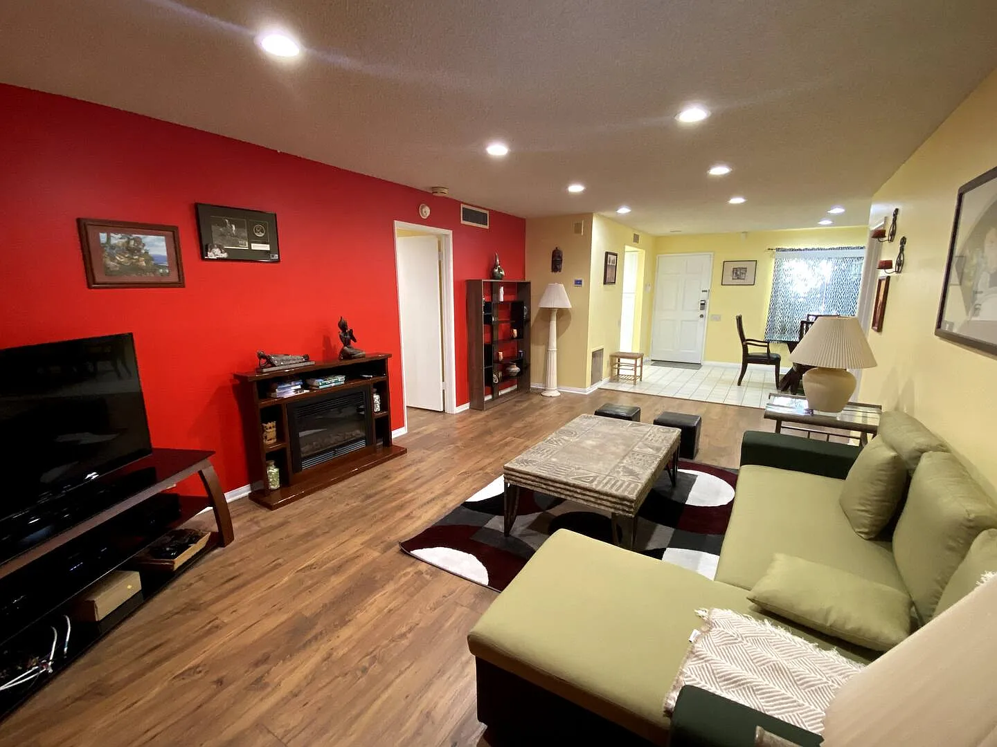 2 bed, 1250 sqft, $2,400 — Photo 1