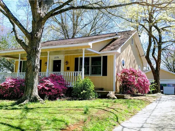 2576 Westover Dr, Winston Salem, NC 27103