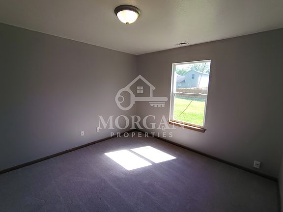 5th image of 1724 Greenwood Dr