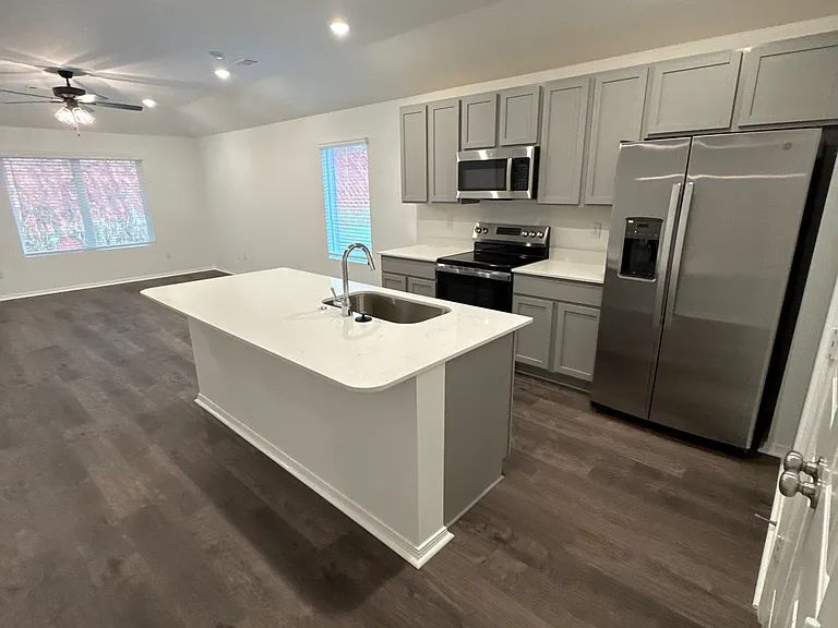 771 Gussy Ln — Photo 4