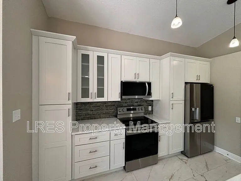 1028 Kerwood Cir — Photo 12