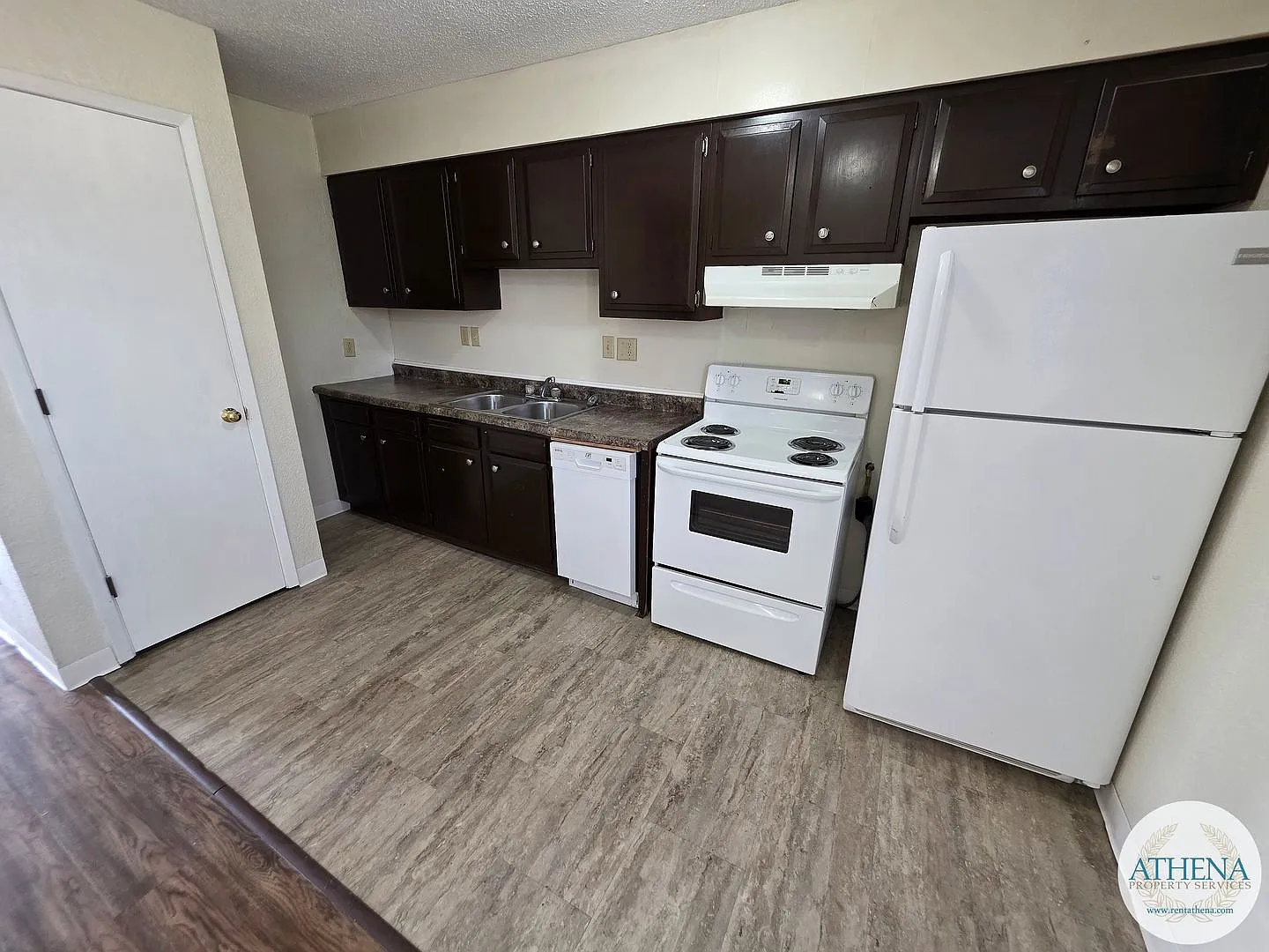5 Village Dr — Photo 4