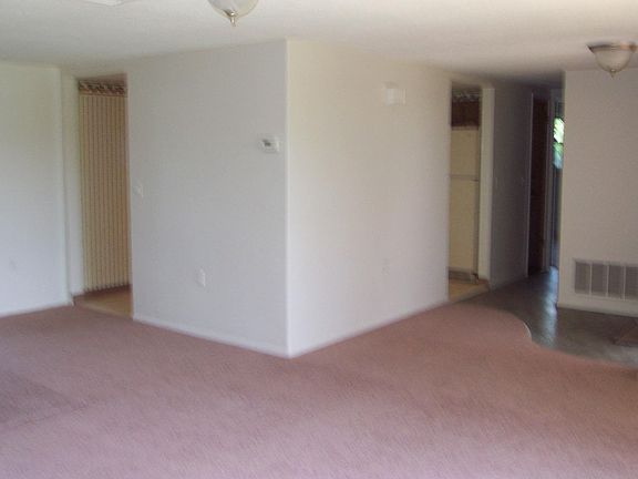 Living & Dining Rm w/ new carpet 07/08