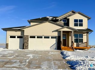 2916 S Copper Creek Ave, Sioux Falls, SD 57110
