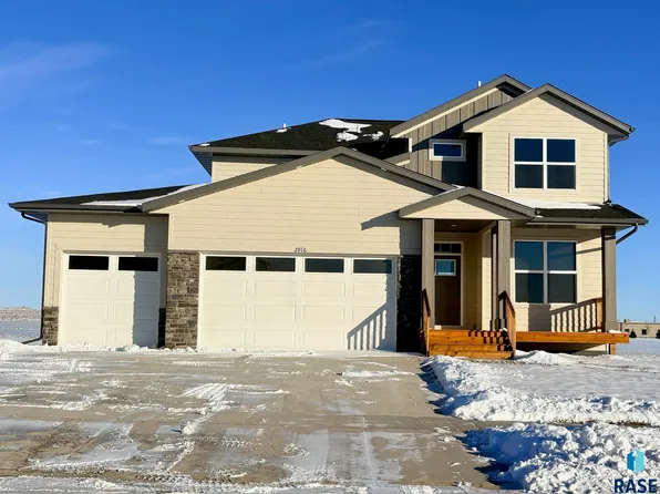 2916 S Copper Creek Ave, Sioux Falls, SD 57110