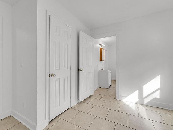 3rd image of 1830 W 27th St