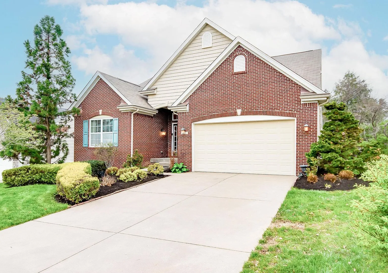 East Jefferson Large Home For Rent — Photo 4